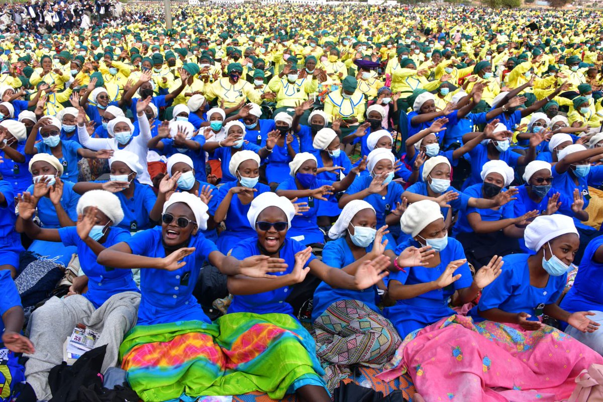 ANCLimpopo's tweet photo. Today, President Ramaphosa joined the Annual Easter Pilgrimage at the St. Engenas ZCC in Moria. The President was accompanied by several NEC members and PEC Officials where he joined His Grace, Bishop Dr Engenas Lekganyane, and thousands of congregants in fellowship.
#ANCInChurch https://t.co/5w2dl2gFZJ
