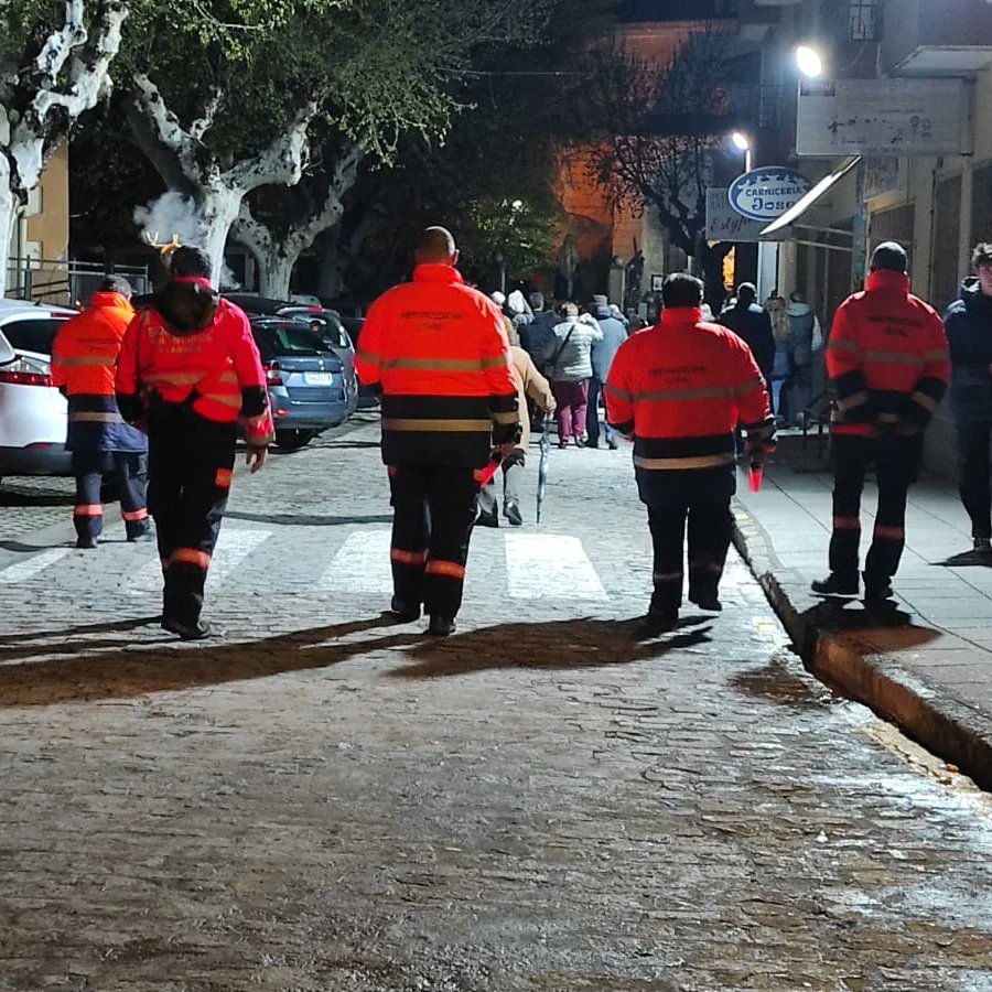 Pcbomberosvla's tweet photo. El paso de las diferentes borrascas está Semana Santa, nos ha dejado con numerosas intervenciones por acumulación de agua en viales de la villa.

Además hemos puesto a disposición del ayuntamiento el dispositivo de seguridad para las diferentes procesiones. https://t.co/UkQLBozTPR