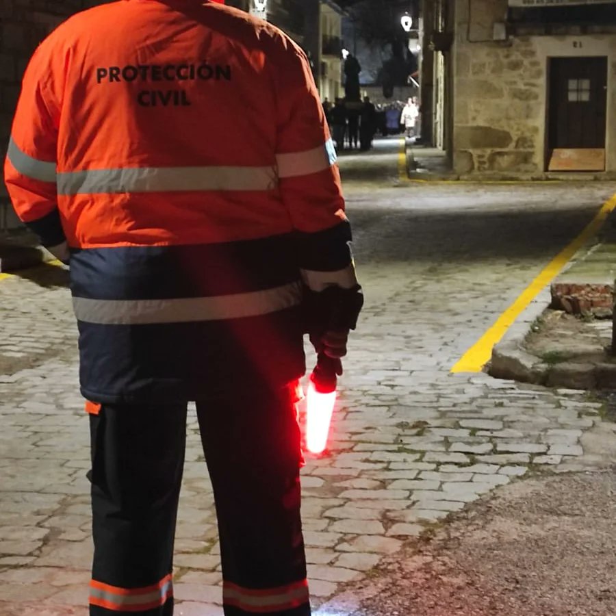 Pcbomberosvla's tweet photo. El paso de las diferentes borrascas está Semana Santa, nos ha dejado con numerosas intervenciones por acumulación de agua en viales de la villa.

Además hemos puesto a disposición del ayuntamiento el dispositivo de seguridad para las diferentes procesiones. https://t.co/UkQLBozTPR