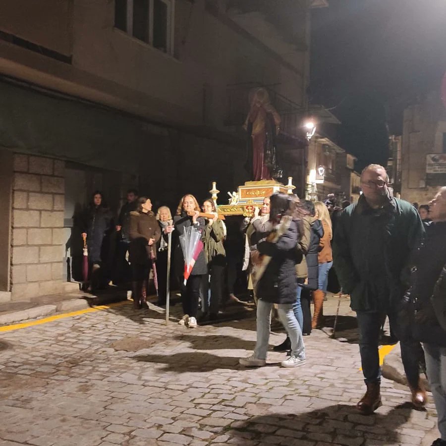 Pcbomberosvla's tweet photo. El paso de las diferentes borrascas está Semana Santa, nos ha dejado con numerosas intervenciones por acumulación de agua en viales de la villa.

Además hemos puesto a disposición del ayuntamiento el dispositivo de seguridad para las diferentes procesiones. https://t.co/UkQLBozTPR