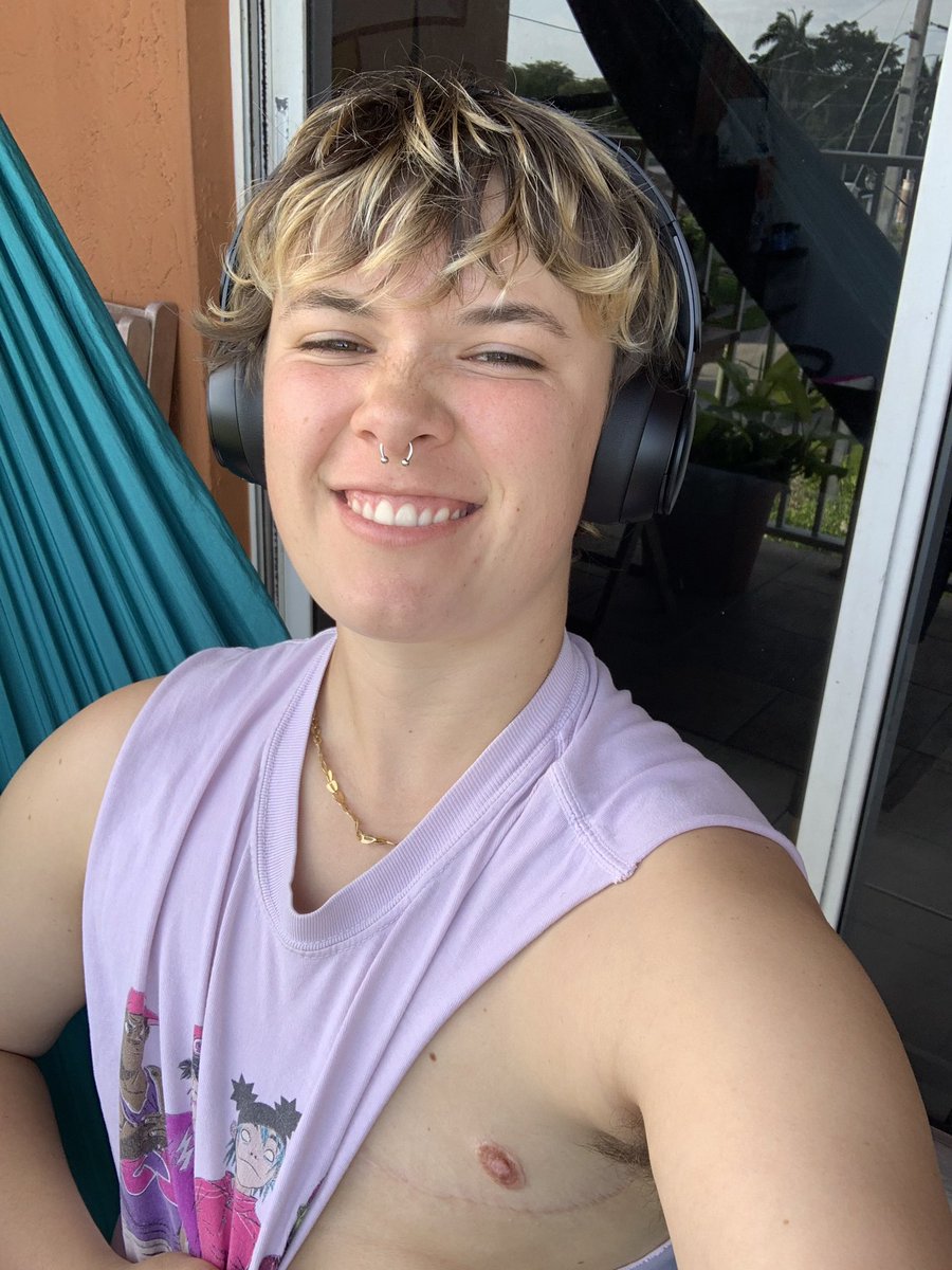 amaraflare's tweet photo. happy #TransDayOfVisibility! i’m grateful for every new trans person i met this year! i’m grateful to be visibly trans, especially for students! i’m eternally grateful for getting top surgery since last tdov! being trans can be scary, but i’m proud of who i am 🌈✨💕🌸🩵🏳️‍⚧️ https://t.co/DA9fQRnX9p