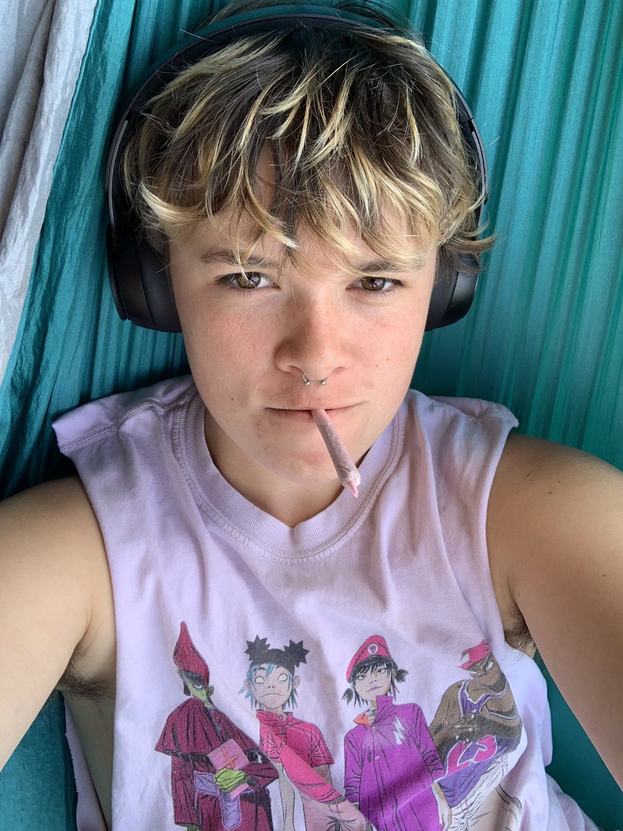 amaraflare's tweet photo. happy #TransDayOfVisibility! i’m grateful for every new trans person i met this year! i’m grateful to be visibly trans, especially for students! i’m eternally grateful for getting top surgery since last tdov! being trans can be scary, but i’m proud of who i am 🌈✨💕🌸🩵🏳️‍⚧️ https://t.co/DA9fQRnX9p