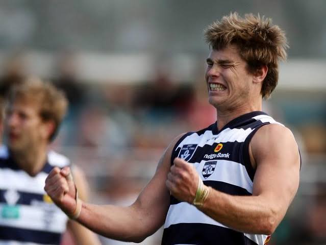 StandingmanDids's tweet photo. I love this man @GeelongCats #AFLHawksCats #Tomahawk350 https://t.co/hF07Oh7sNF