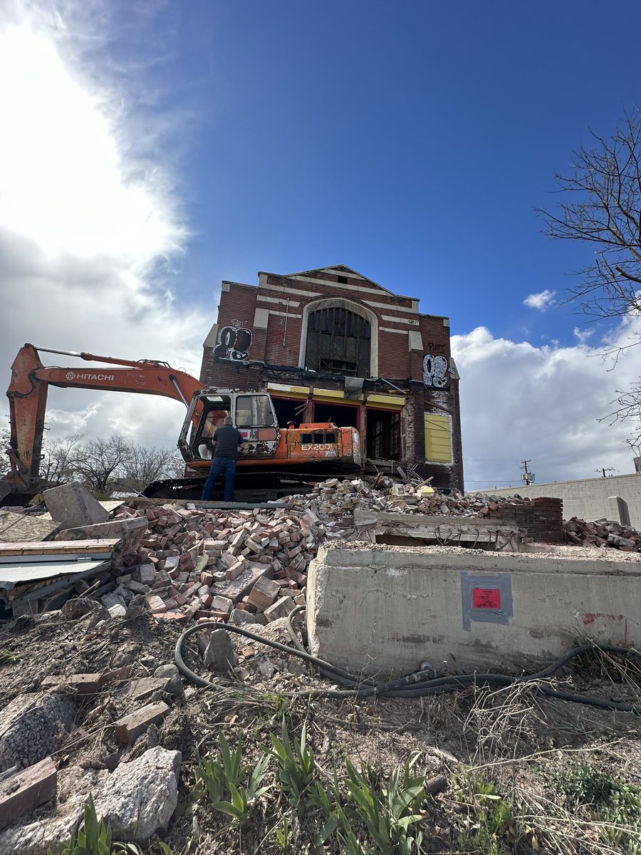 blakehthomas's tweet image. Out here now with the Building Services Division and have issued a Stop Work Order. Thank you to the City staff that caught this shameful and illegal demolition before it was too late. This building was listed on the National Register of Historic Places in 1978.