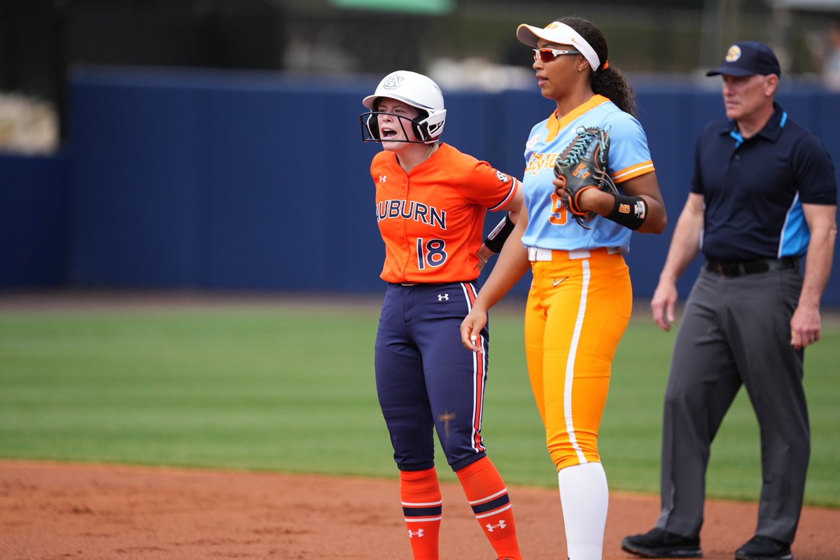 AuburnSoftball's tweet photo. MID 5 | Another 0️⃣ on the board!

Let's get some runs! 😤

🍊: 1
🐅: 2

#WarEagle https://t.co/jof9SFjyJ6