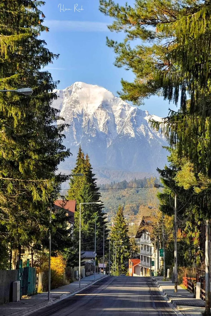 Travel_2Romania's tweet photo. Predeal, vedere către Munții #Bucegi #Predeal
România de poveste 💙💛❤️
©️ Iulian Radu
#TraveltoRomânia https://t.co/apRtjdgdsO