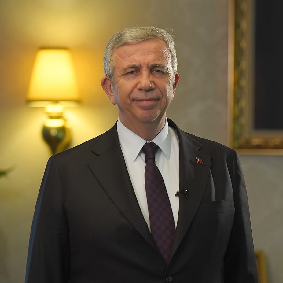 Mansur Yavaş:

Ankara'da seçimi beton kaybetti, yeşil kazandı.
Ankarada seçimi şatafat kaybetti emek ve alın teri kazandı.
Ankara'da seçimi Rantçılar kaybetti Sosyal Belediyecilik kazandı.