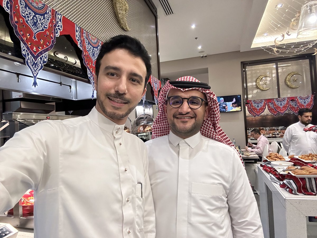 kalmohamady's tweet photo. جانب من الإفطار الرمضاني السنوي بفندق سنترو روتانا #الرياض ، بين أعزائنا من زملاء المهنة من المحاسبين والمديرين الماليين ، ورجال الأعمال، والمحامين ، الشكر موصول لمن أكرمنا بحضوره 🌷@MshhoorAlharthy @hasanbahes
وتقبل الله منا ومنكم صالح الأعمال . 
#رمضان_كريم https://t.co/emzLEcAzWz