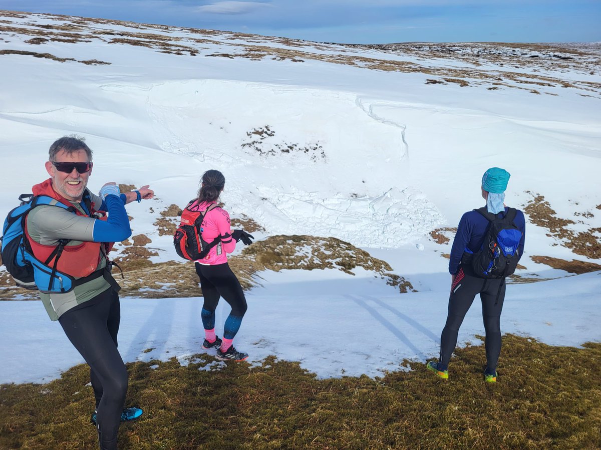 Eddie_DSS's tweet photo. It’s been an incredible #EasterSunday for the #RunAcrossUK legends running from Land’s End to John O’Groats. Today they completed the leg from Perth to Kingussie - total legends! 

We are so grateful @DSScotland and @DSAInfo 🙏🏻💙💛🏔️ https://t.co/JDu7p8LH7F