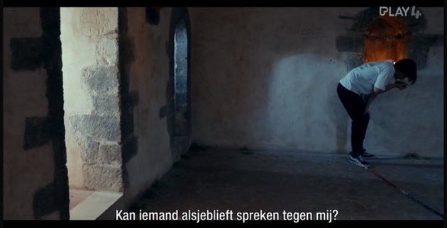 #demol 
Ik die mijn klasgenoten smeek om te antwoorden in de klaschat