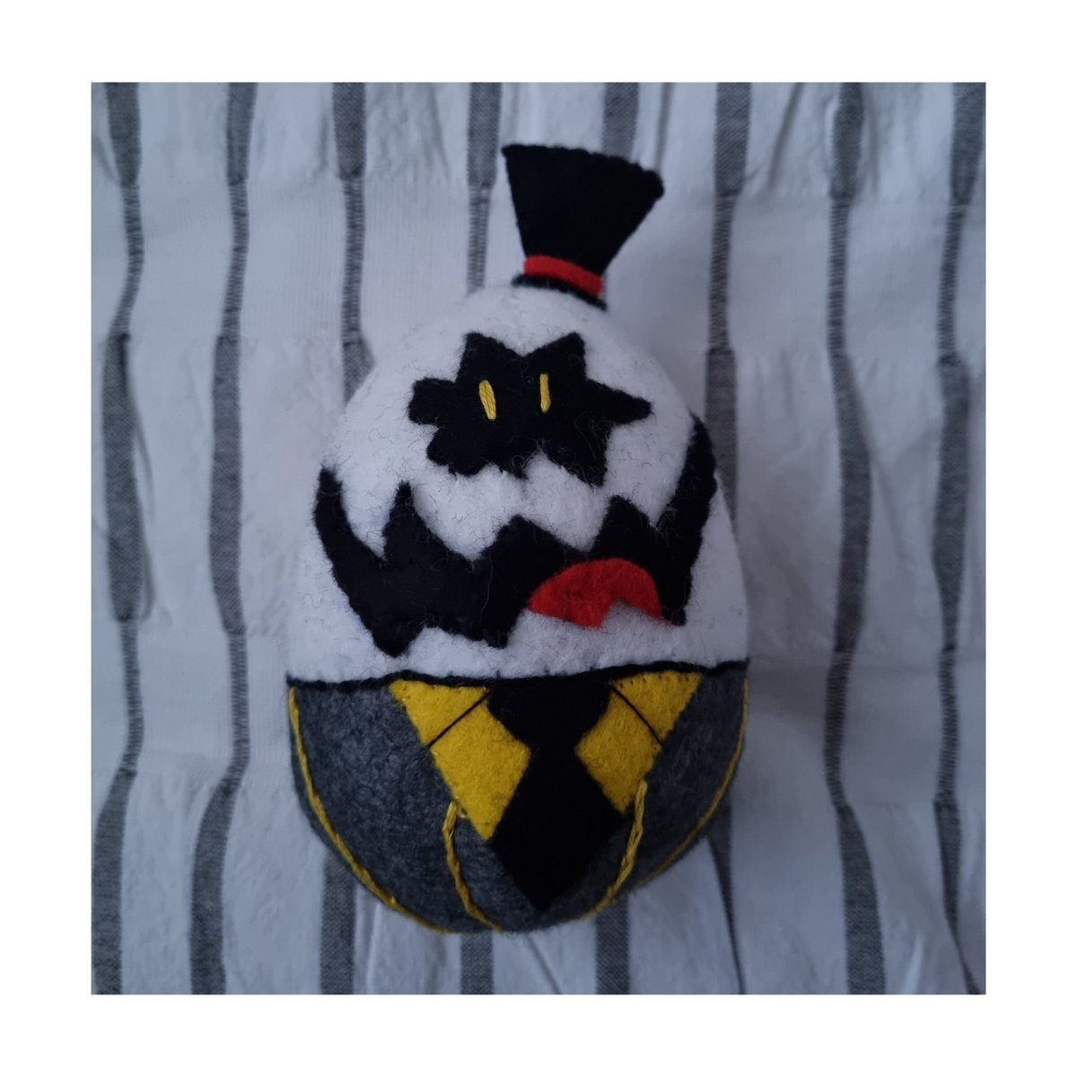 rosetintedbliss's tweet photo. Happy Egg Day! 
#HazbinHotelFanart  #Easter #HazbinHotel https://t.co/AIPSOseydf