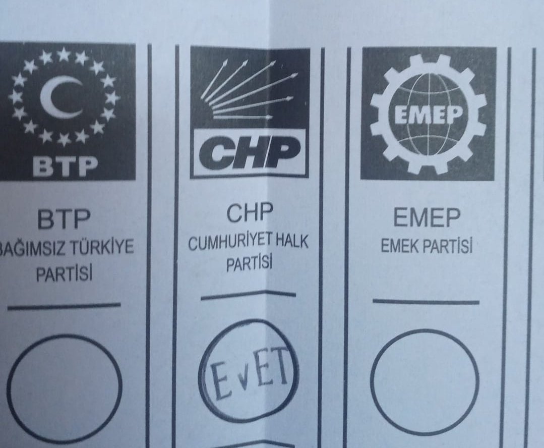 Taşeronları mağdur bırak emekçiyi Mağdur Emeklileri Mağdur Bırakıp Üstüne Birde Söz verip 6 yıldır oyalarsaniz Olacağı buydu <a href="/Akparti/">AK Parti</a> <a href="/isikhanvedat/">Prof. Dr. Vedat Işıkhan</a> <a href="/akbasogluemin/">Av. M.Emin AKBAŞOĞLU 🇹🇷</a> <a href="/vedatbilgn/">Vedat Bilgin</a> <a href="/avabdullahguler/">Abdullah Güler</a> <a href="/BY/">Binali Yıldırım</a>