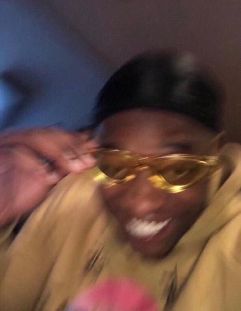 nuJay4r's tweet image. Him still fat, make e off clothes una go see him abs wey dun nearly dey abs-ent