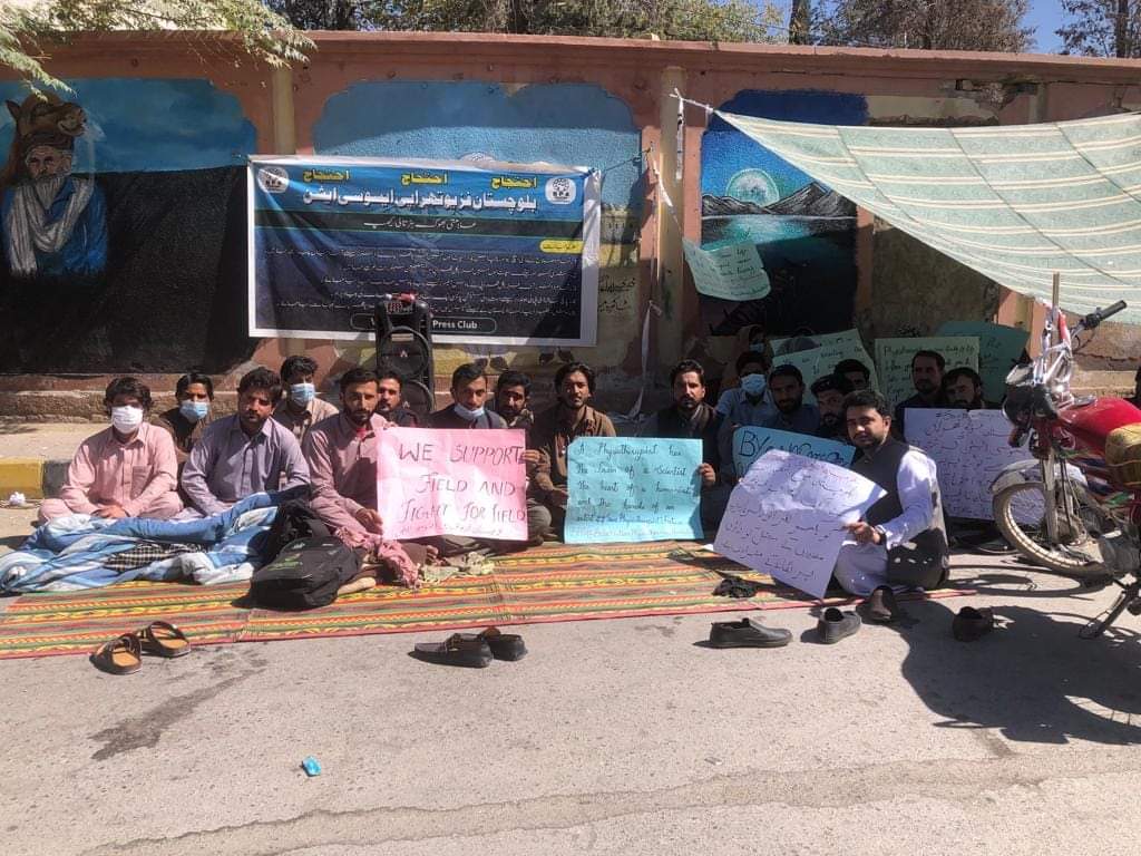 DrMohsinJameel1's tweet photo. After investing 5 years on a health professional degree(DPT) despite one Year house job,when you see the young Physios on every road,street and on every Chowk,degrees in their hands and protesting for employment, is really heart wrenching 💔
#SavethePhysioCommunity https://t.co/Q0Ssqye7x1