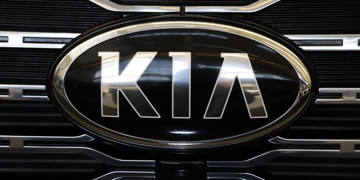Kia is recalling over 427,000 Tellurides that might roll away while parked dlvr.it/T4tQM5