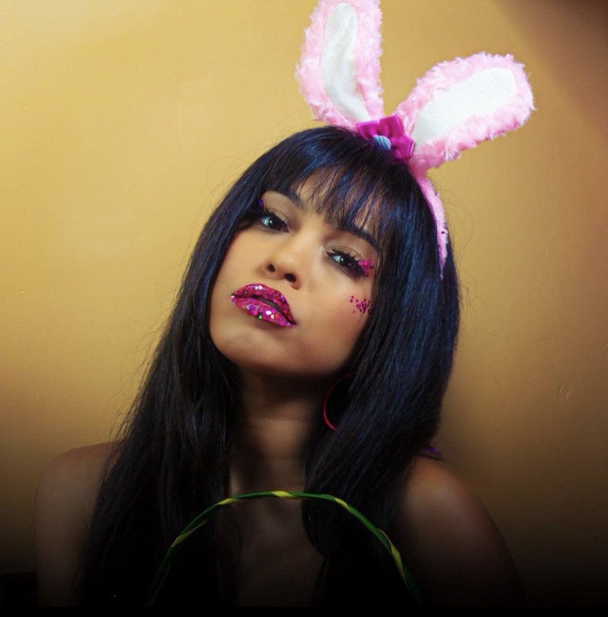 sashbashi's tweet photo. The Easter Hunny  🐣🐰 

📸 @Acefillmore 
👗 @dollskill 

#easter #happyeaster #easterbunny #dollskill #brandmodels #photograghy #model #pink #glittermakeup https://t.co/bxdSjdItY8