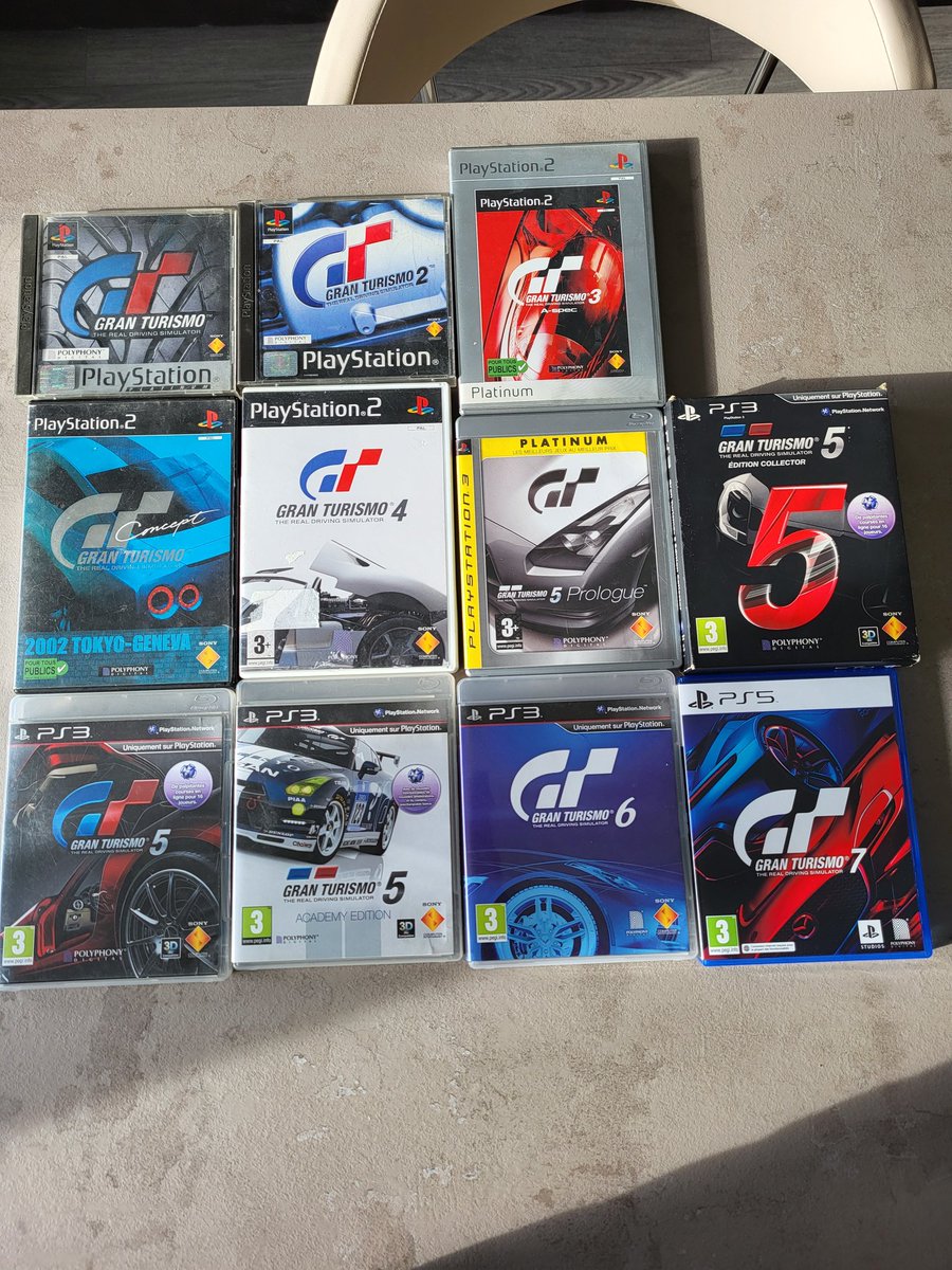 Electrogeek2's tweet image. Une collection correcte même si il manque 2/3 titres (dont GT sport !). J&apos;ai eu la PS3 et la 5 neuve, maintenant va falloir me dégoté la PS2 encore neuve (la mienne est malheureusement partie lors d&apos;un déménagement...)