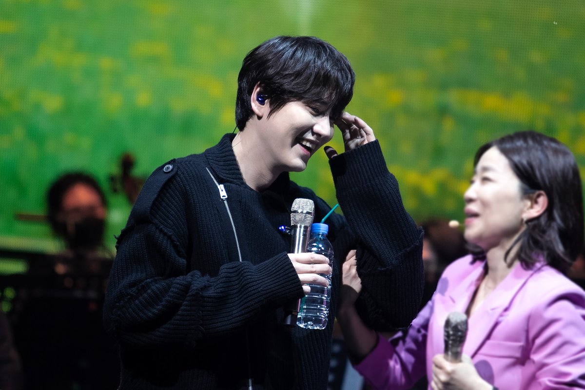 roukkot's tweet photo. 220325 김문정콘서트

#규현 #KYUHYUN 
#AprilFoolsDay #만우절 https://t.co/Q7mU98oMcA