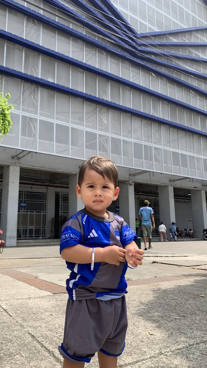 TataGye's tweet photo. DUMP ELÉCTRICO ⚡️💙
🎶 Los Domingos Guayaquil está de fiesta 🎶 @CSEmelec https://t.co/8qRuMpZdEu