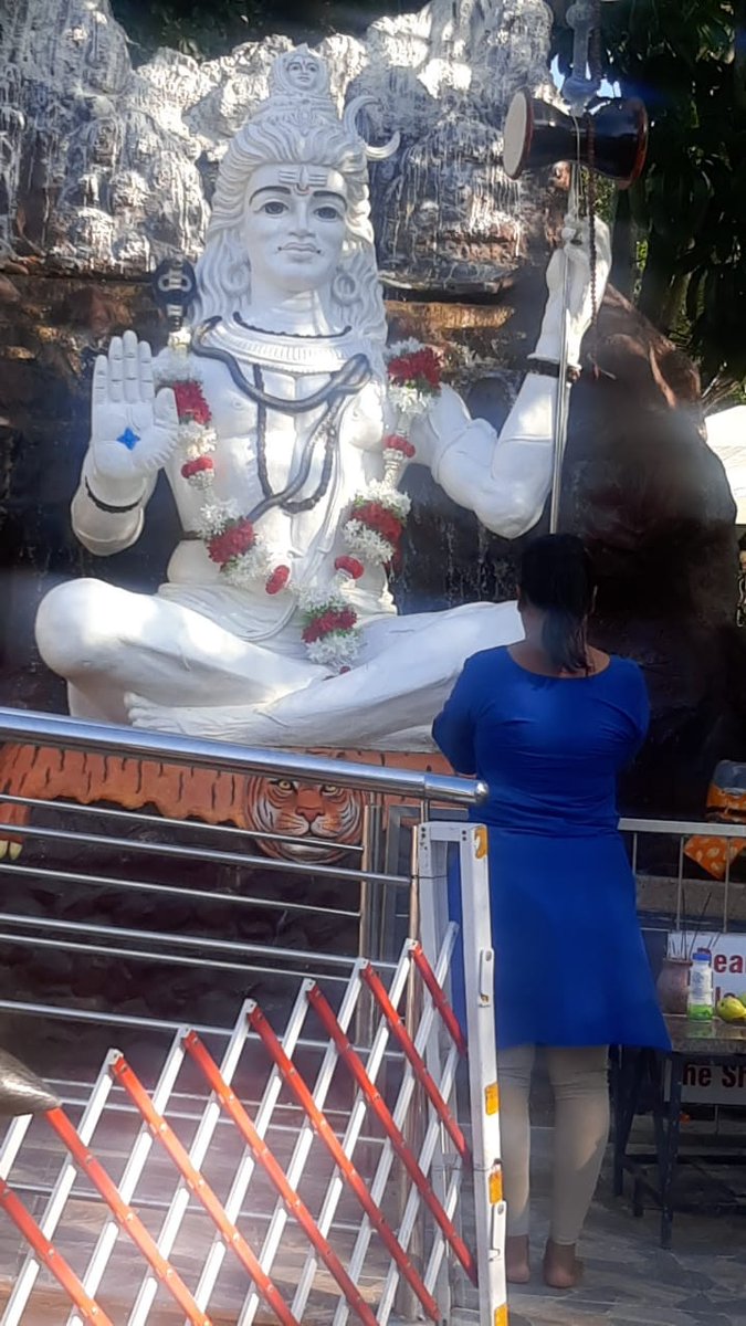 cindynaidoo3's tweet photo. #MariammanTemple #MountEdgecombe #Prayer #SpiritualJourney #InnerPeace #Blessings #Gratitude πππ https://t.co/jmfLiSDC9v