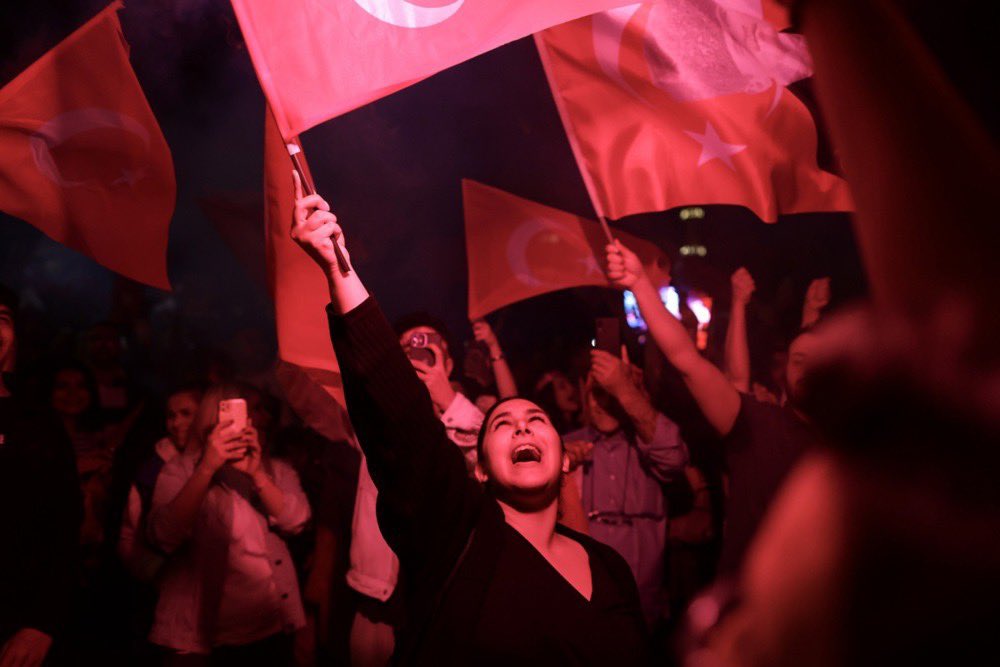 🗳️🇹🇷 | As 60 per cent of the votes counted, first results suggest that the main opposition CHP won a groundbreaking victory in Turkish local elections. CHP is set to win the majority of the key Turkish cities including Istanbul, Ankara, Izmir, Bursa, Adana and Mersin. 📸 EPA