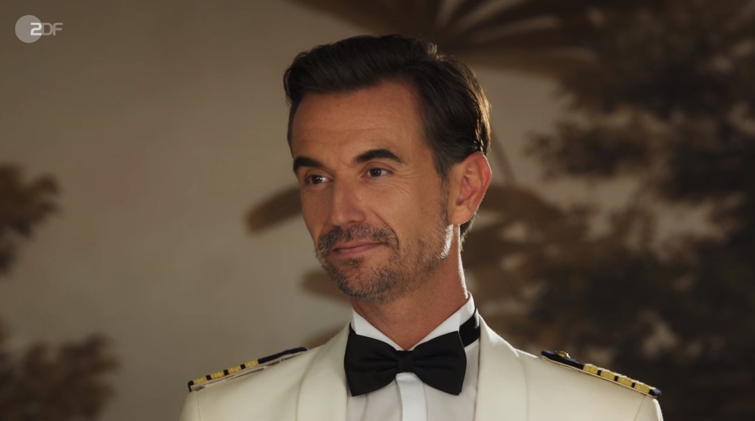 Traumschiff's tweet image. 90 Minuten in 60 Sekunden zusammengefasst - inkl. Heinrich Heine-Zitat. 
Manche können es eben.
 #Traumschiff