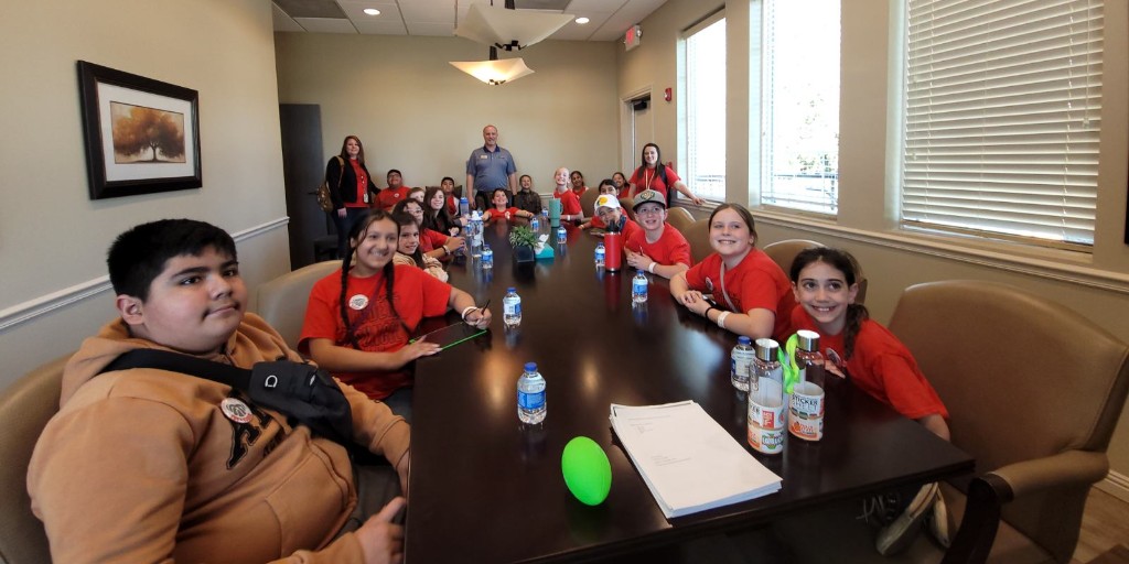 The Level Grove Elementary School’s Student Council recently stopped by our Cornelia branch for some fun learning about leadership. Students enjoyed snacks while partaking in a short Q&A session and winners received some cool PSFCU swag.