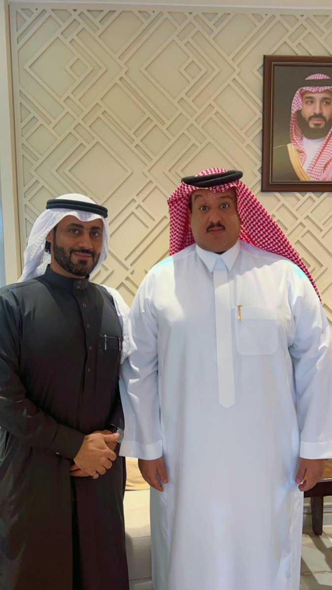 B2Ihz's tweet photo. سعدت اليوم بلقاء ابن العم البطل عبدالله بن مدلول العنزي منقذ طفل الخرج الذي أنقذه بعد الله من الموت المحقق والتصرف بحنكه وذكاء وايمان من الله وقوه قلب وسرعه بديهه وعزيمه رجل افتخر انه من أبناء عمومتي https://t.co/jTCA69Ol4c