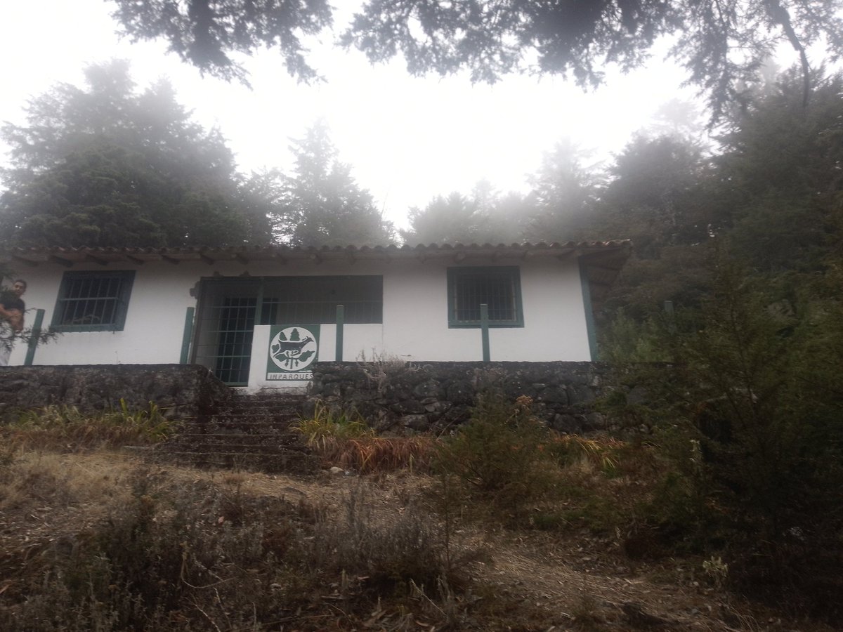 maruchiz128's tweet photo. Esa de Diego Arria. Y ésta de #Inparques , abandono total de nuestros tan protegidos parques nacionales de la mala 4ta República. Laguna La Victoria Páramo Merideño. Se acabaron los Frailejones en nuestro Páramo #ecosistemas https://t.co/uWSTQv9y4H