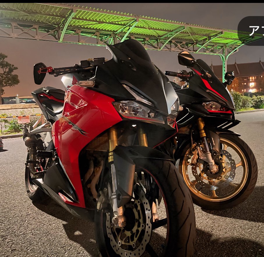 wrr_over's tweet photo. やっとバイク並べられた！
やっぱりカスタムしてる人の見るとレンタル見てるんじゃなくて楽しい！
 #cbr250rr https://t.co/WgF3QS4umD