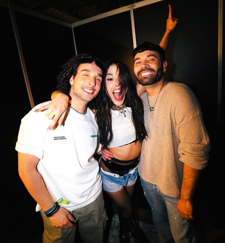 Dianisss2016's tweet photo. El Verdadero VIVIREMOS JUNTOS 
💙❤️💚

#HermanosDeVida #AmorDeFamilia 
#TrabajoEnEquipo #ProyectosJuntos https://t.co/xgQXIHp0ln