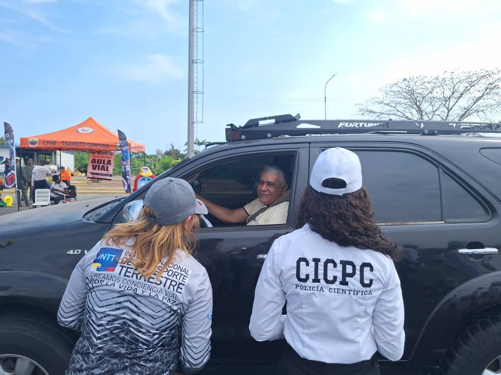 MijpVzla's tweet photo. 🗣️ || Vpdte. Sectorial A/J @CeballosIchaso1: "Seguimos avanzando para garantizar un retorno seguro con los más de 3 mil puntos de control dispuestos en todas las vías del país".

#VenezuelaPotenciaDePaz https://t.co/yToS7Qks6e