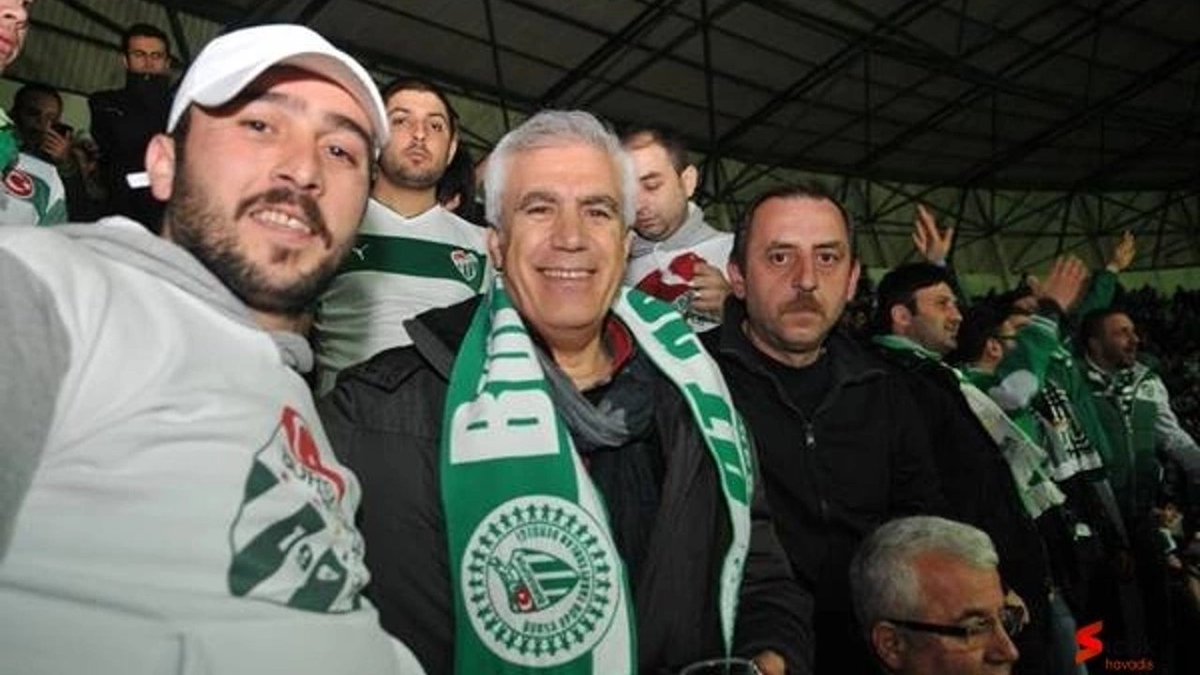 Bursa Büyükşehir Belediye Başkanlığı seçimini kazanan Bursaspor Divan Kurulu Üyesi Mustafa Bozbey'i tebrik ediyoruz. Bursaspor Camiası olarak seçim öncesinde Bursa'mız ve Bursaspor'umuz hakkında verdiği sözlerin takipçisi olduğumuzu hatırlatıyoruz. @mustafabozbey