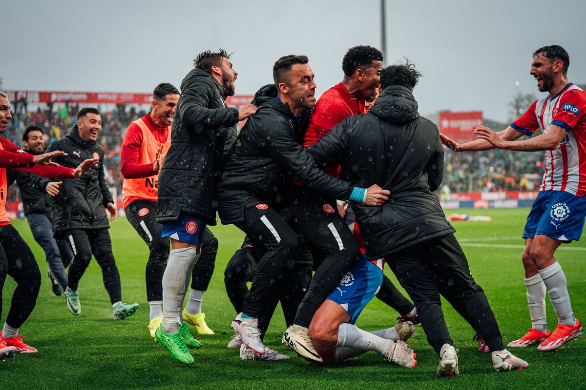 Hoy nos habéis dado el empuje que necesitábamos para sumar 3 puntos y seguir soñando. Con vosotros no hay días malos ☔👊 Todos juntos a por más! 🔴⚪️