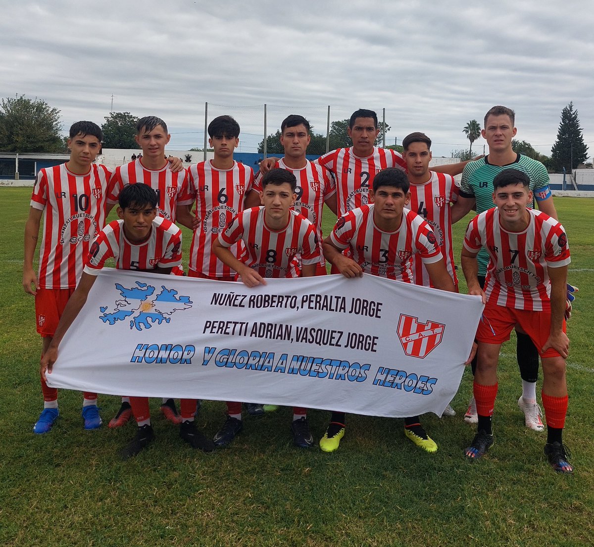 AtleticoTicino's tweet photo. #Reserva #CuartaFecha
Ganaron los pibes 💪
Argentino 1 - 2 Atlético Ticino
⚽️ Romero Francisco
⚽️ Sotto Braian
#LasMalvinasSonArgentinas🇦🇷
Una gran familia ♥️
🔴⚪️🔴 https://t.co/8uVJCaDkYE
