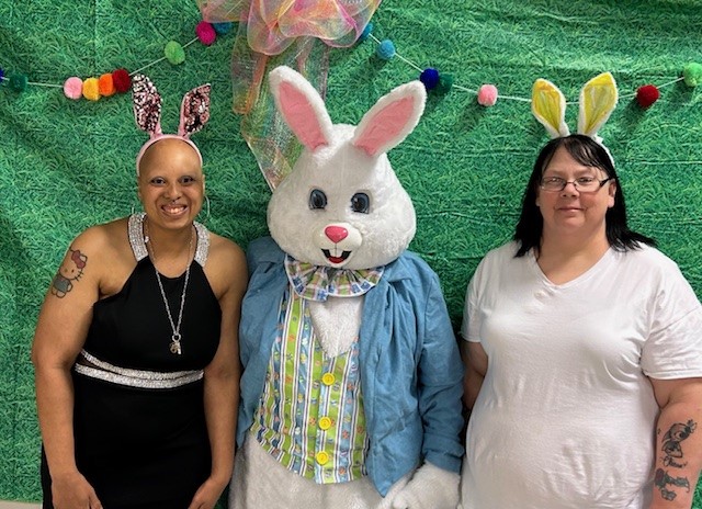 Benchmark_HS's tweet image. Individuals and staff from our Northwest Ohio programs hosted a BuckUp funds-sponsored Spring Fling dance last weekend, complete with good food, dancing, games with friends, and a visit from The Bunny! #SpringHasSprung