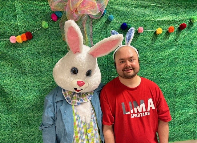 Benchmark_HS's tweet image. Individuals and staff from our Northwest Ohio programs hosted a BuckUp funds-sponsored Spring Fling dance last weekend, complete with good food, dancing, games with friends, and a visit from The Bunny! #SpringHasSprung