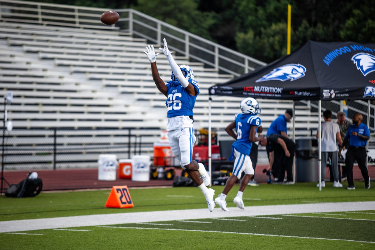 Kam Housey '27 climbing the ladder!🪜 #AMDG #JesuitFootball #GoTigers