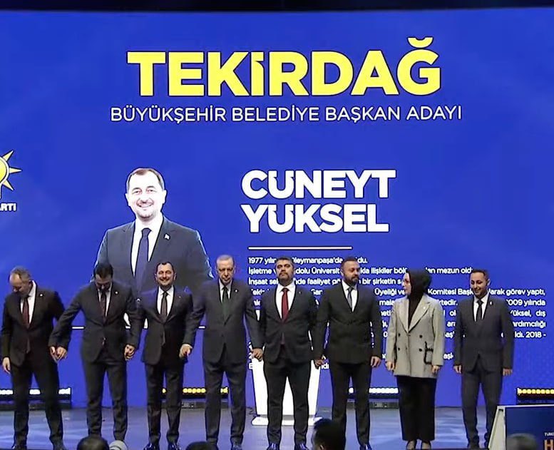 dailyislamist's tweet photo. 🔴 Tekirdağ'da LGBT destekçisi Melek Mosso'ya konser verdiren, halkın tepkisine rağmen de Belediye Başkan Adayı olarak gösterilen Cüneyt Yüksel, %36 alarak açık ara farkla kaybetti.

Bir önceki seçimlerde AK Parti'nin adayı %44 oy almıştı. https://t.co/EUdEa69y4s