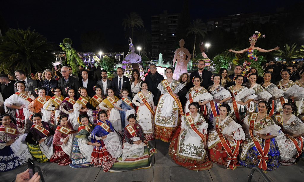 Ballesta_Murcia's tweet photo. Comienzan las Fiestas de Primavera.

Nuestra Murcia, llena de contrastes, compleja, diferenciada, de colores suaves, de horizontes cercanos en los que la mirada reverbera.

#FiestasDePrimavera https://t.co/UxCmj59G3Y