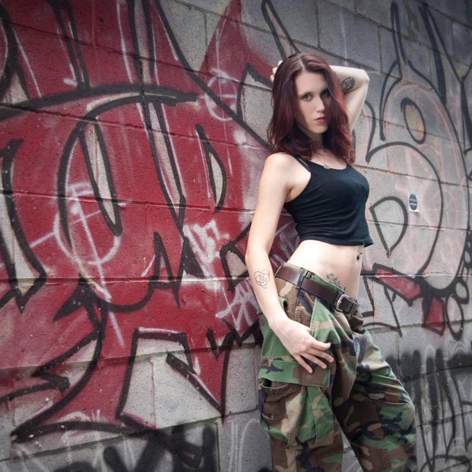 I watch you drink the poison But I'm not Juliet and Shakespeare bores me https://t.co/g4CPAWOJ2I