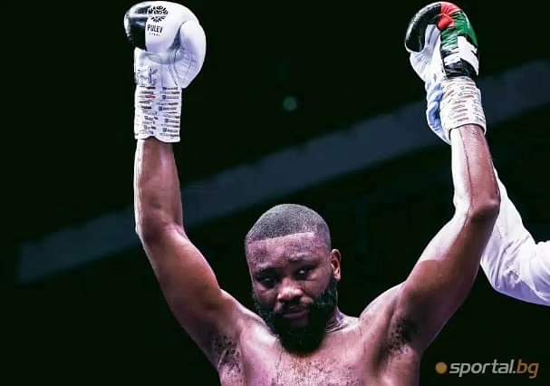 DelBoyOsaze's tweet photo. Thanking God for another Win by TKO🥊
Grateful to be back out again after more than a year out and fighting abroad for the first time🇧🇬✈️ on @daznboxing🙌🏾
A Big Thank you to my coaches @BarringtonDCT
@MarkHowellDCT🙌🏾👊🏾
#AllGloryToGod❤
#ThePunchingPreacher
#TeamDelBoy #DBO https://t.co/3iRmQdCSCe