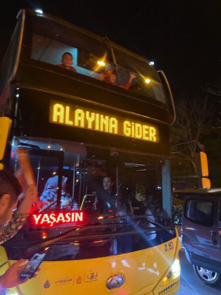 MstSelanik's tweet photo. İBB- İETT 😂😂😂 https://t.co/MIAo3aKLmW