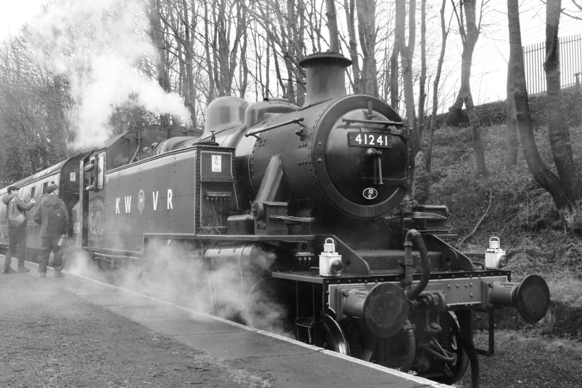 SteelCityDog_'s tweet photo. The lady in red, in mono at Ingrow West. The crew are nattering to a couple of enthusiasts, always love scenes like this.
@WorthValley #ivatt2mt #sundaysteam https://t.co/NnTuQ7dywH