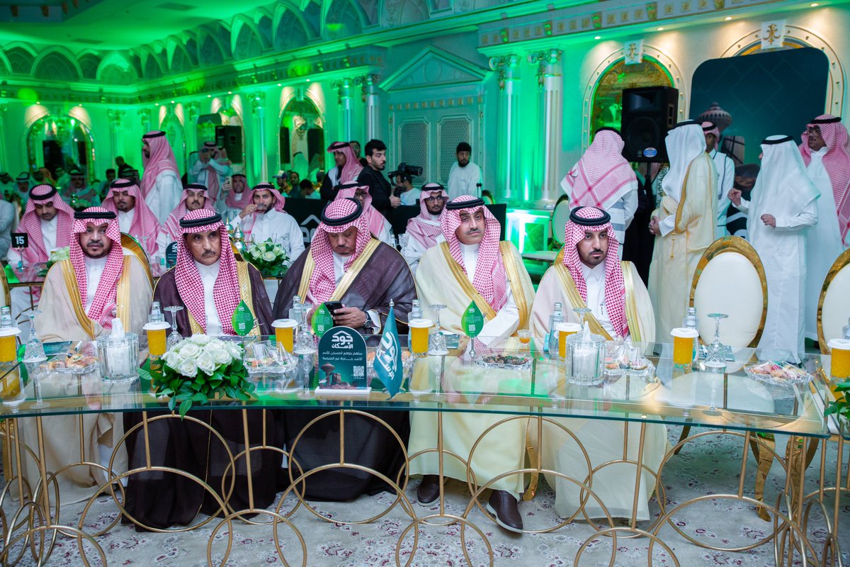 emara_sharqia's tweet photo. وأضاف سموه " إن ما شاهدناه اليوم من تكاتف وترابط ودعم للحملة في المنطقة من رجال الأعمال والشركات خير شاهد على حرص الجميع على المساهمة في توفير المسكن الأمن للأسر الأشد حاجة من خلال هذه الحملة المباركة ، ويسرني أن أشكر كل من حضر وشارك من رجال الأعمال وكبار المانحين في المنطقة الشرقية لدعمهم ومساهمتهم في تحقيق أهداف الحملة الرامية لتوفير 10 آلاف وحدة سكنية لأكثر من 50 ألف شخص في مختلف مناطق المملكة خلال شهر رمضان المبارك.