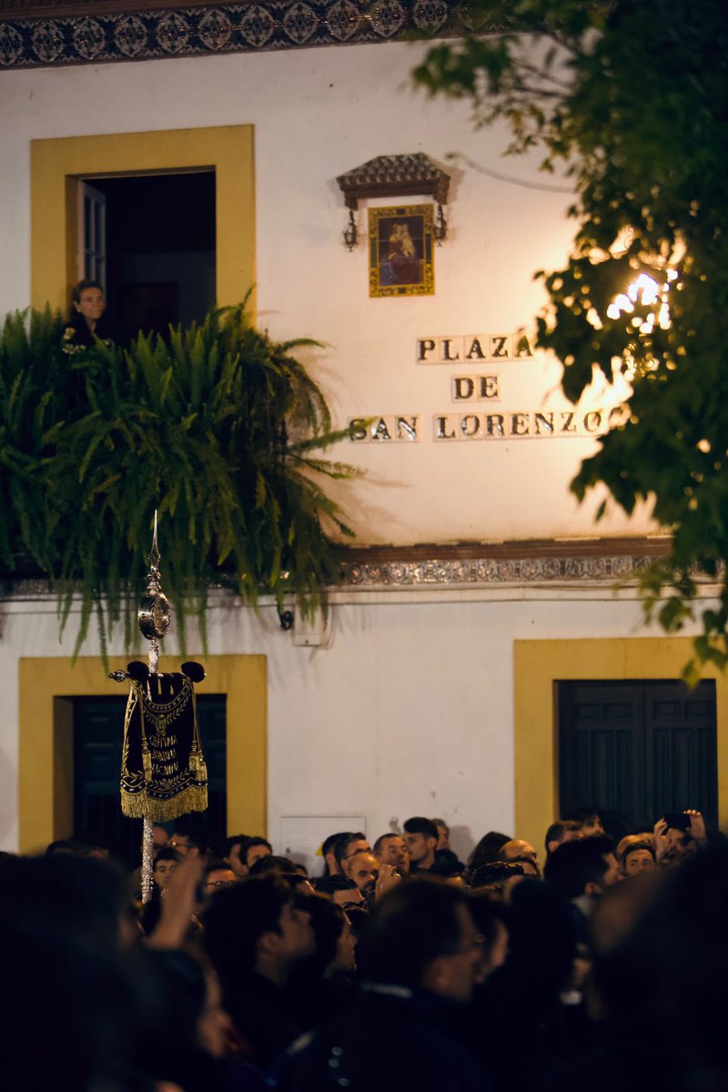 En la plaza de Dios. 🎼 Pasión y Muerte 🎼 Señor de Sevilla 🎼 Por un Buen Fin #SonesMacarenos | #BuenFin24