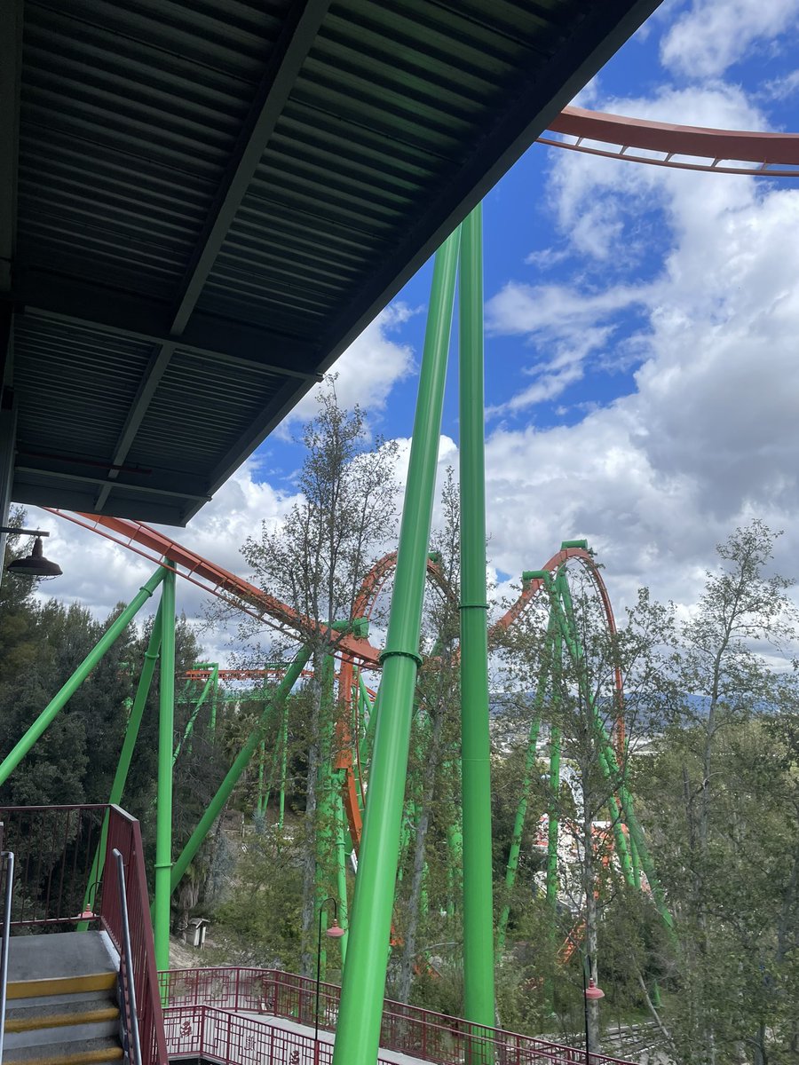 coasterchatpod's tweet photo. Tatsu 🎢🎢🎢🎢🎢 https://t.co/TM6vwEBfgs