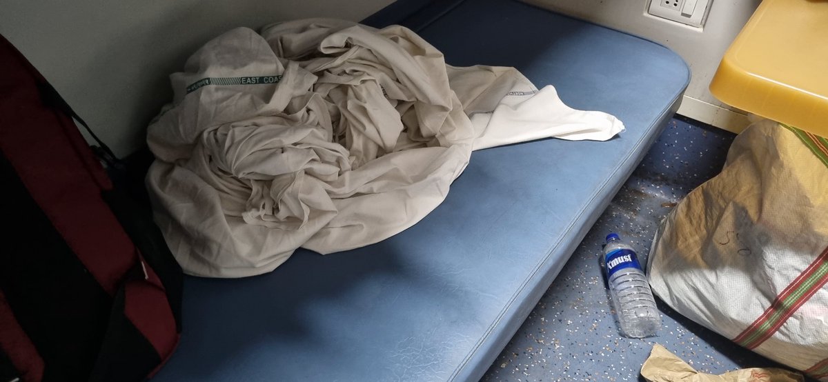 AlwaysSandeeep's tweet photo. @IRCTCofficial @RailwaySeva @RailMadad  @SCRailwayIndia PNR:6233862964, Having big issue and no service no pillow no blanket on coach B5. I tried to wake him up but he didn't. This very bad. I'm not happy 😕.I have changed the Train at 1am but it's 1.44am no help https://t.co/QJVBztKJKY