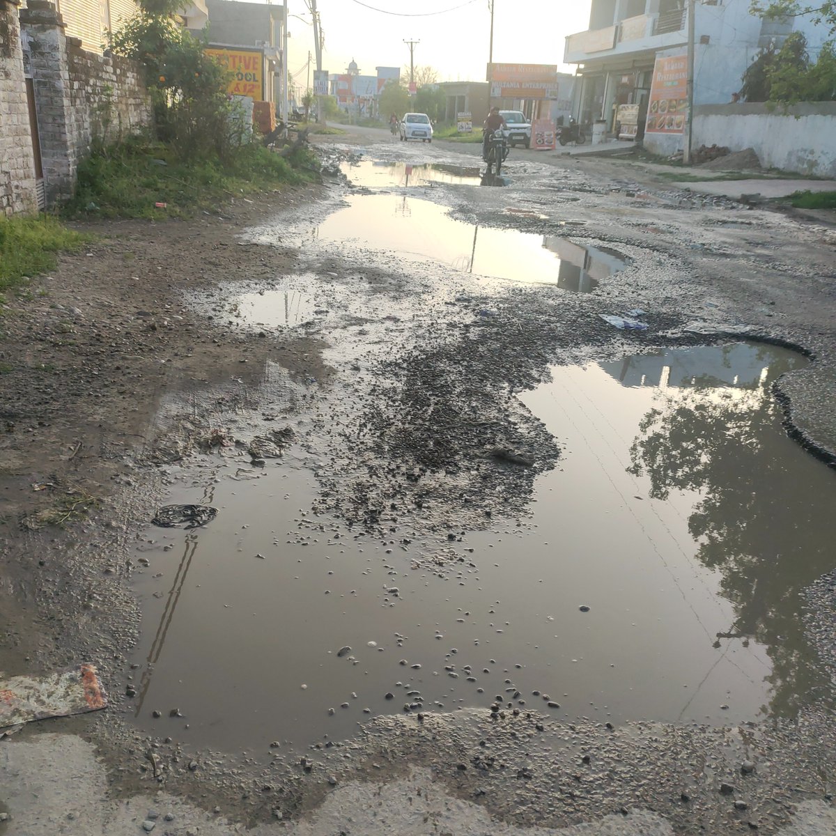 Atulsha53830852's tweet photo. @Abhi1shrma Sir this is the condition of swankha link road(swankha shrine) at badali morh, vijaypur  making it very accident prone i tried to post complain through mera samba app but unable to do so due to some technical issues in app. 
Sir please take action as soon as possible https://t.co/Qx4MPSkNxG