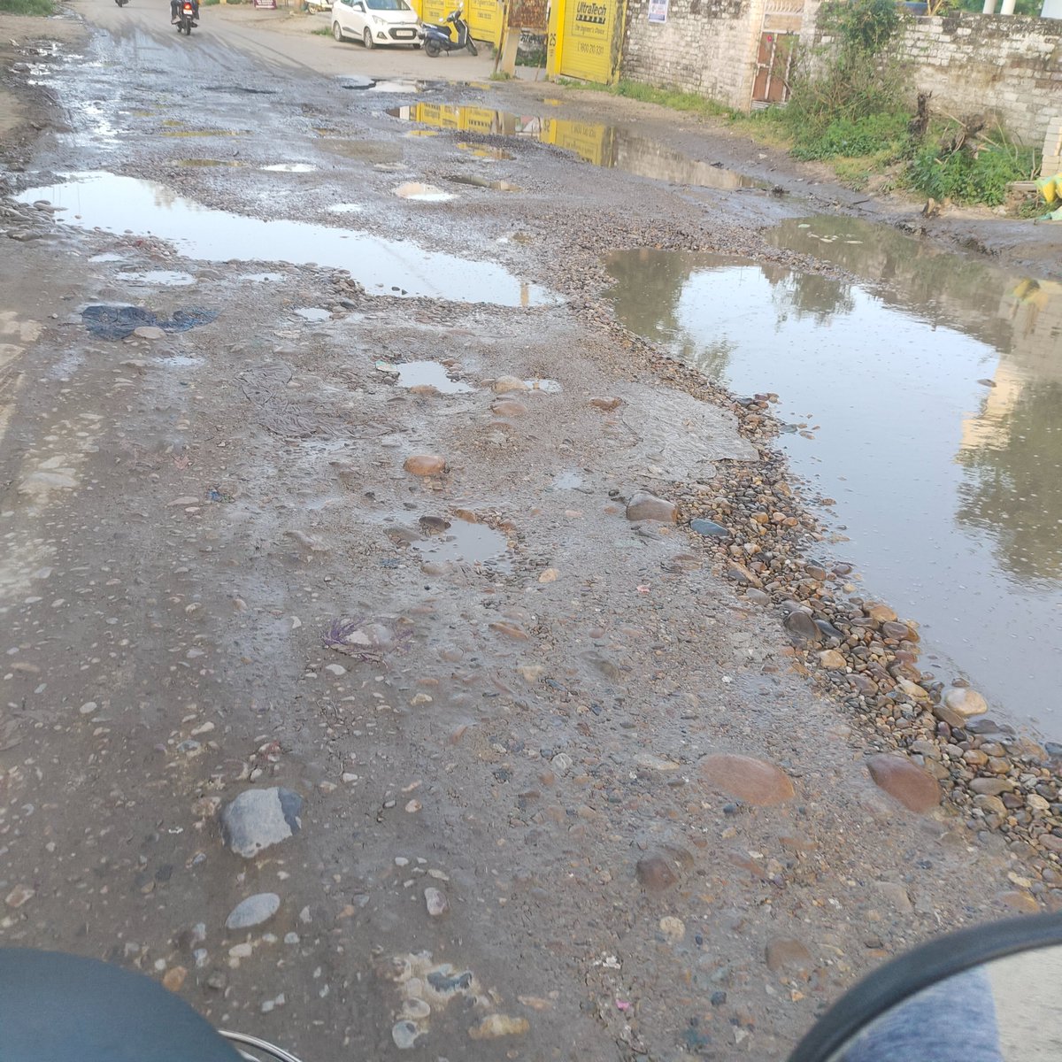 Atulsha53830852's tweet photo. @Abhi1shrma Sir this is the condition of swankha link road(swankha shrine) at badali morh, vijaypur  making it very accident prone i tried to post complain through mera samba app but unable to do so due to some technical issues in app. 
Sir please take action as soon as possible https://t.co/Qx4MPSkNxG